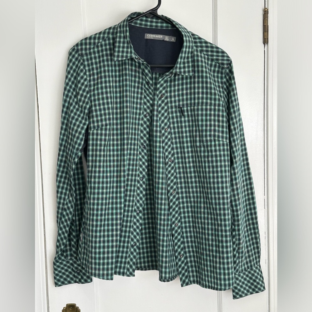 Icebreaker women’s hiking shirt with ventilation